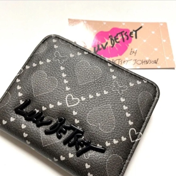 This adorable 2-pack of Betsey Johnson wallets is perfect for gifting or treati - Picture 8 of 11